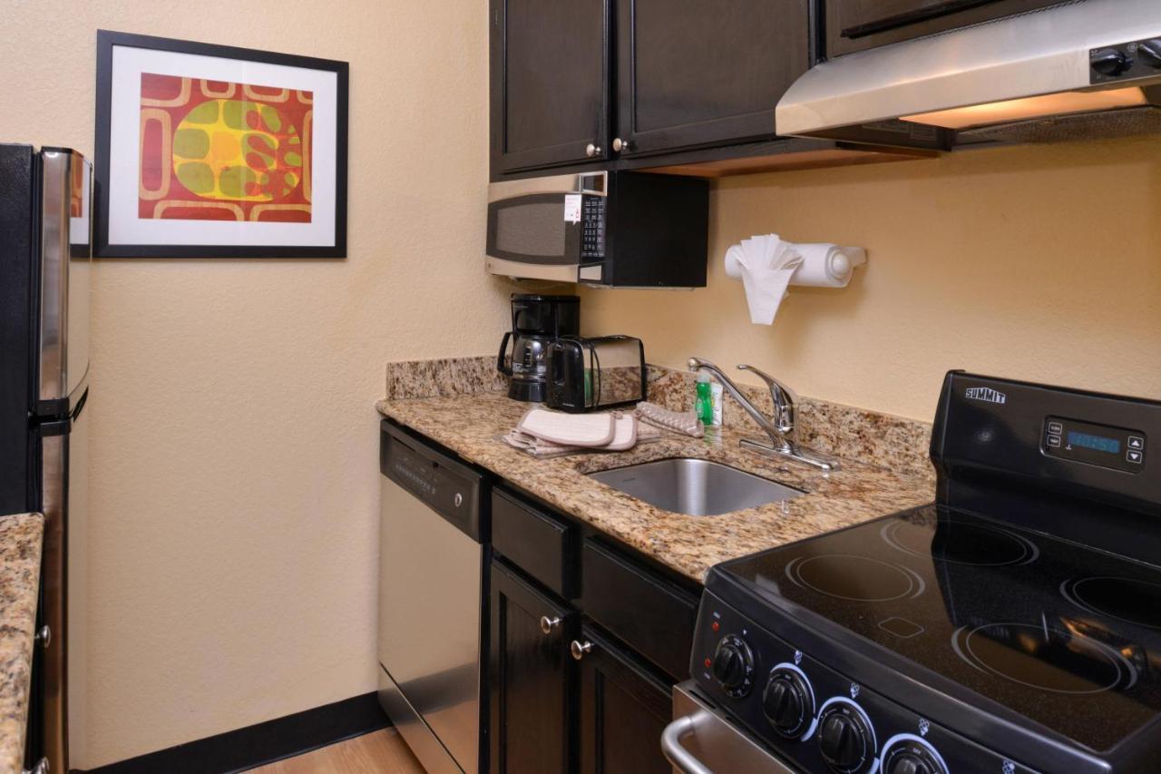 Candlewood Suites Miami Lakes By Ihg Extérieur photo