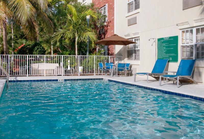 Candlewood Suites Miami Lakes By Ihg Extérieur photo