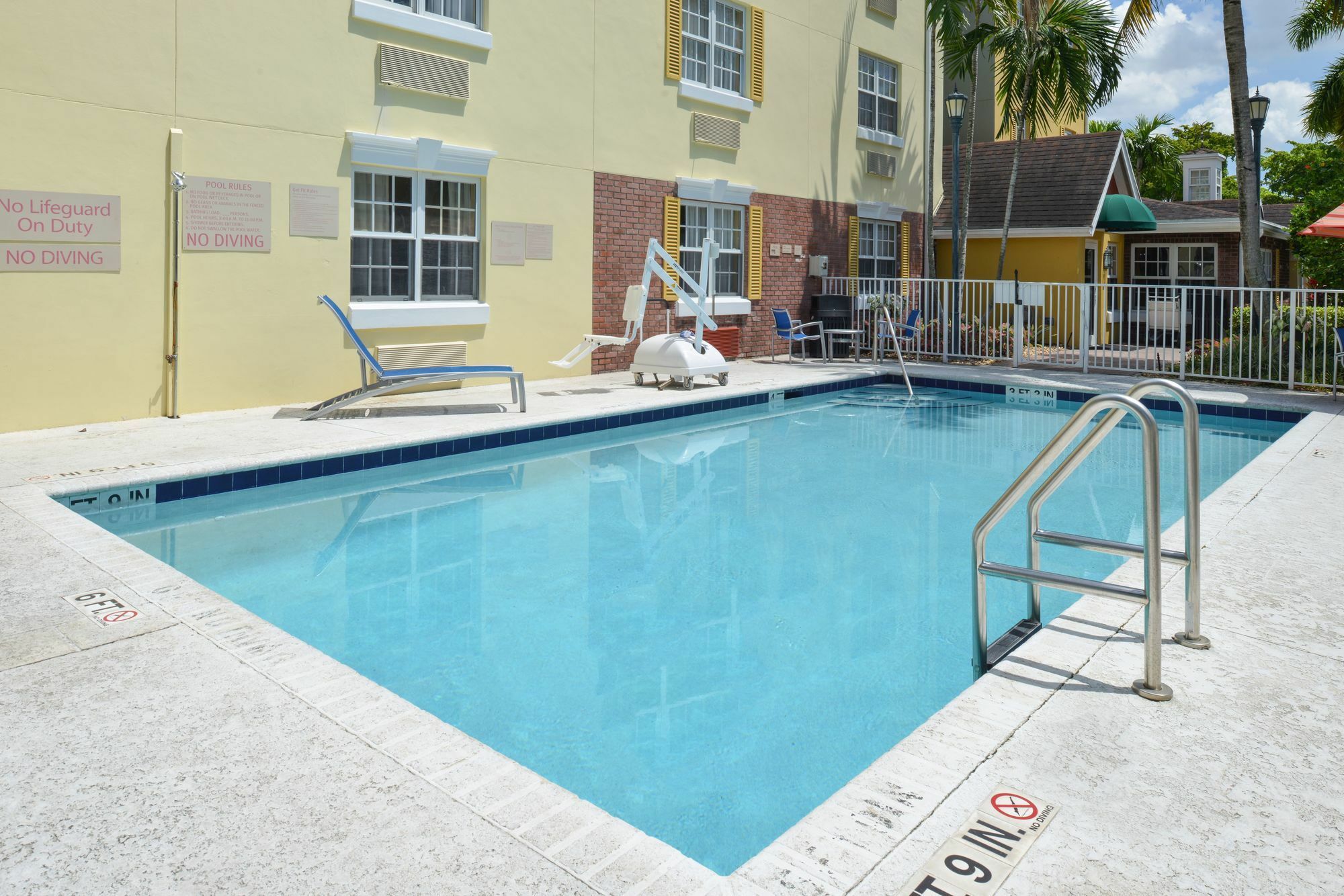 Candlewood Suites Miami Lakes By Ihg Extérieur photo