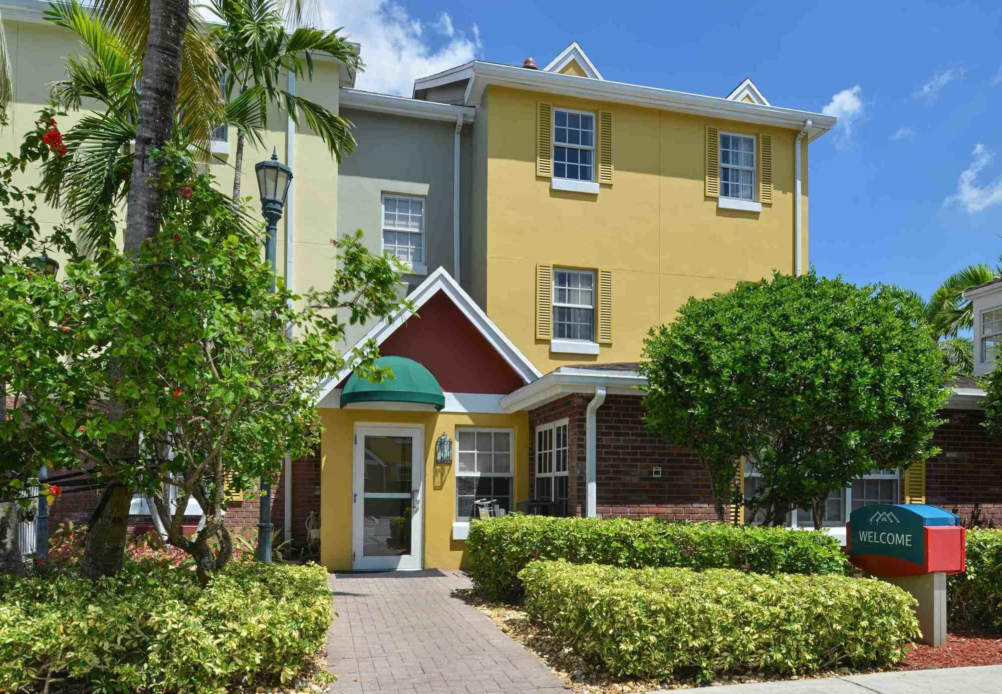 Candlewood Suites Miami Lakes By Ihg Extérieur photo