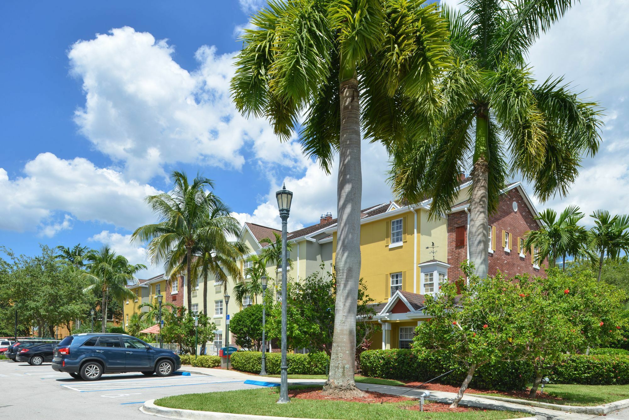 Candlewood Suites Miami Lakes By Ihg Extérieur photo